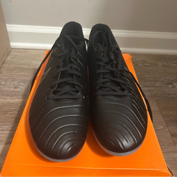 Men’s Nike Tiempo Legend 10 Club multi ground cleats 11 gently used main image 3